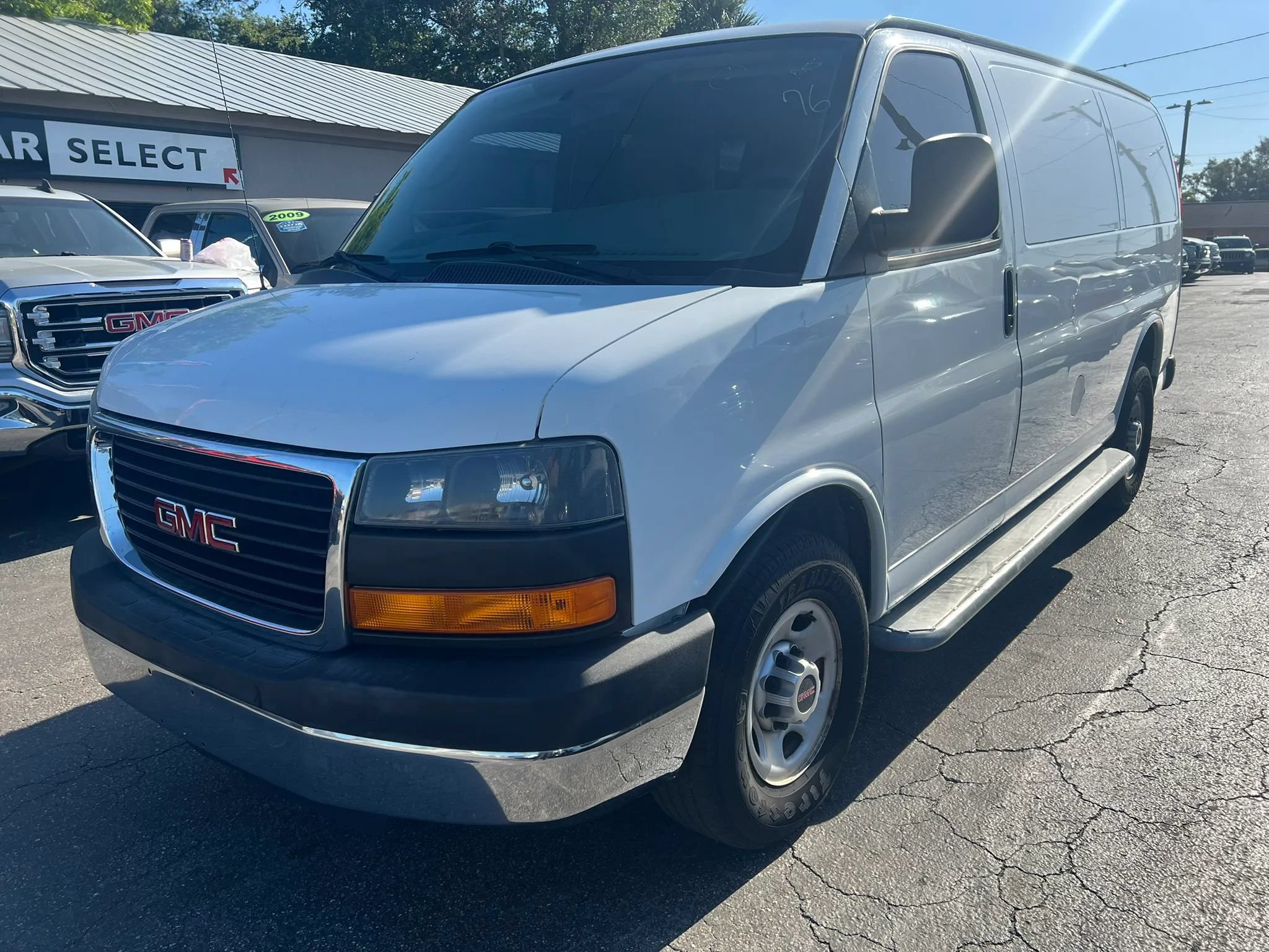 Used 2015 GMC Savana 2500 RWD image 2