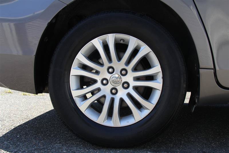 Used 2016 Toyota Sienna XLE w/ XLE Navigation Package FWD image 14