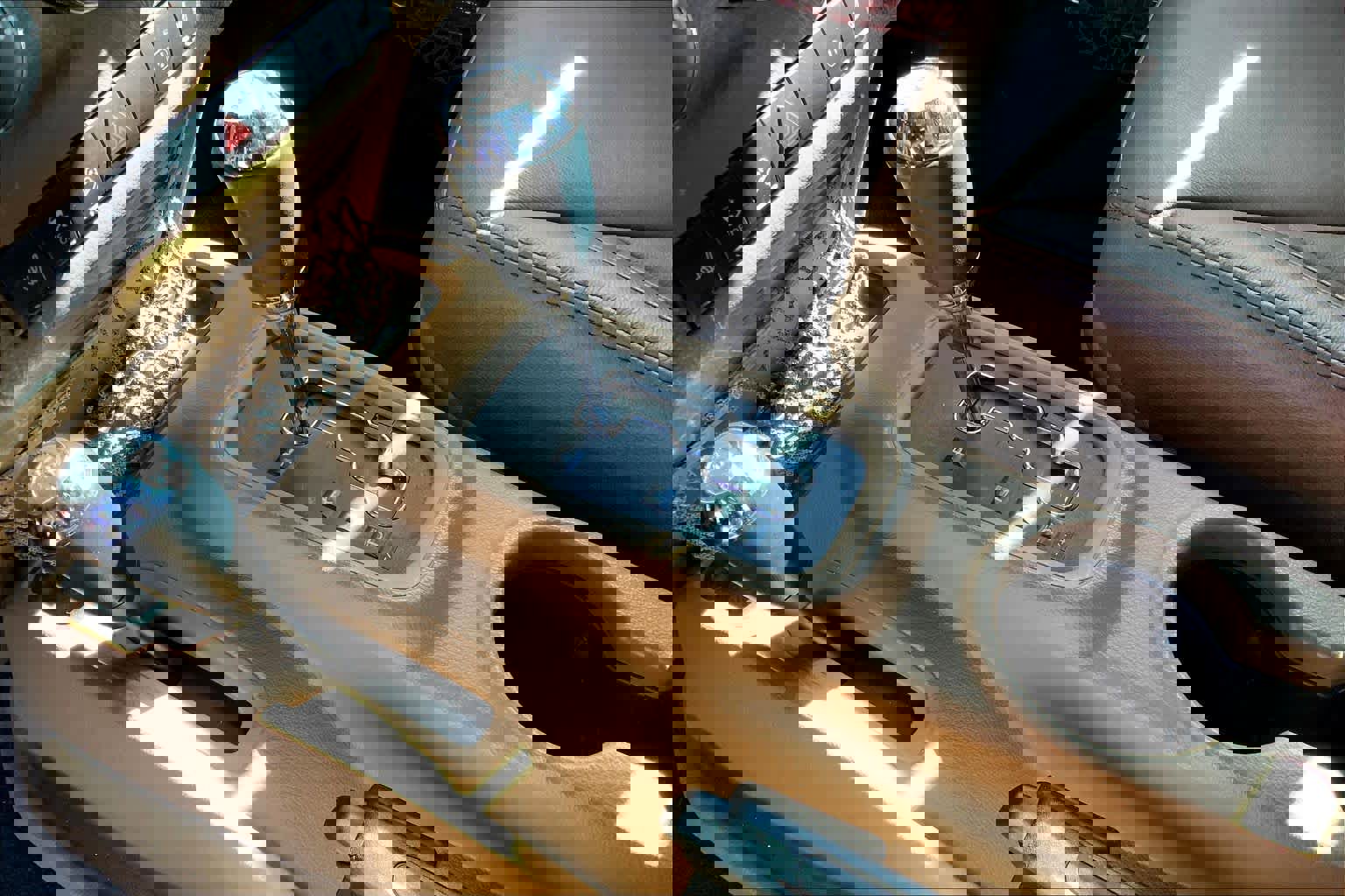 Used 2016 Jeep Wrangler Sahara w/ Connectivity Group image 17