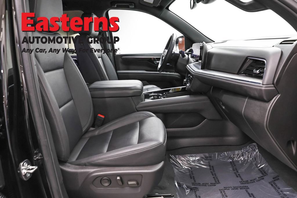 Used 2025 Chevrolet Suburban Z71 AWD/4WD image 26