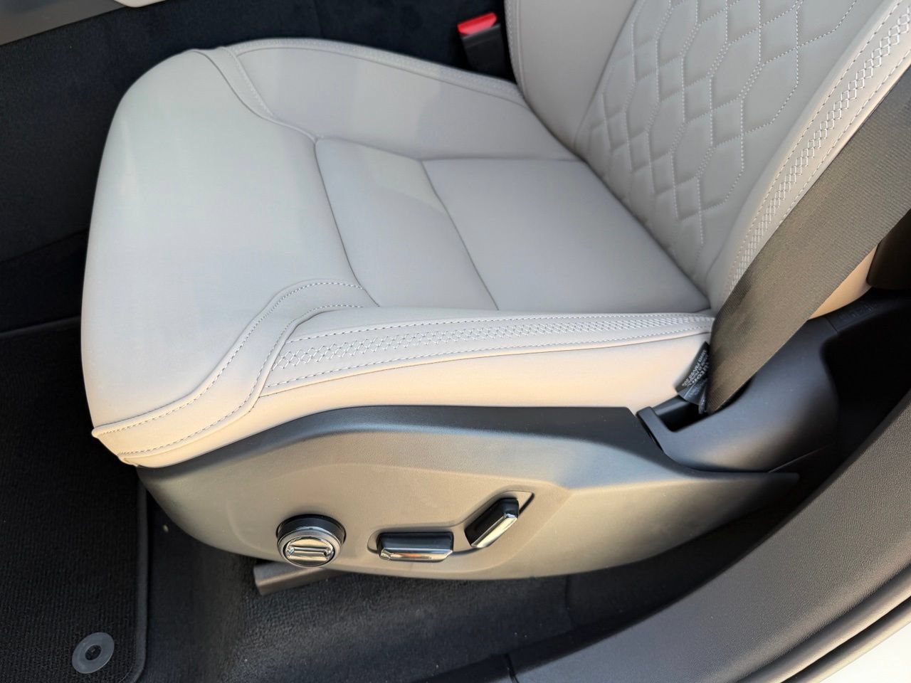 New 2026 Volvo XC90 B5 Plus AWD/4WD image 19