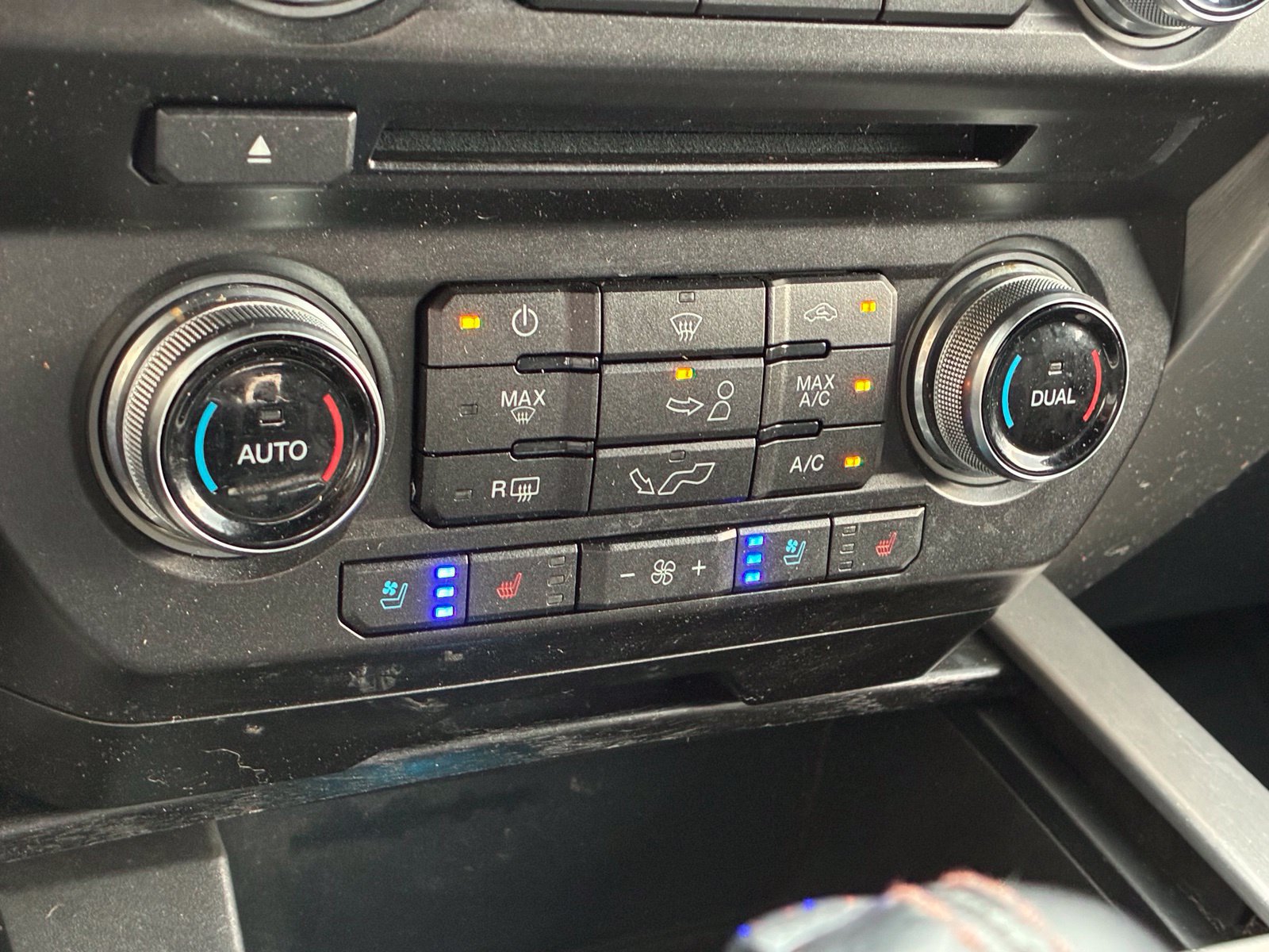 Used 2018 Ford F150 Platinum w/ Equipment Group 701A Luxury AWD/4WD image 24