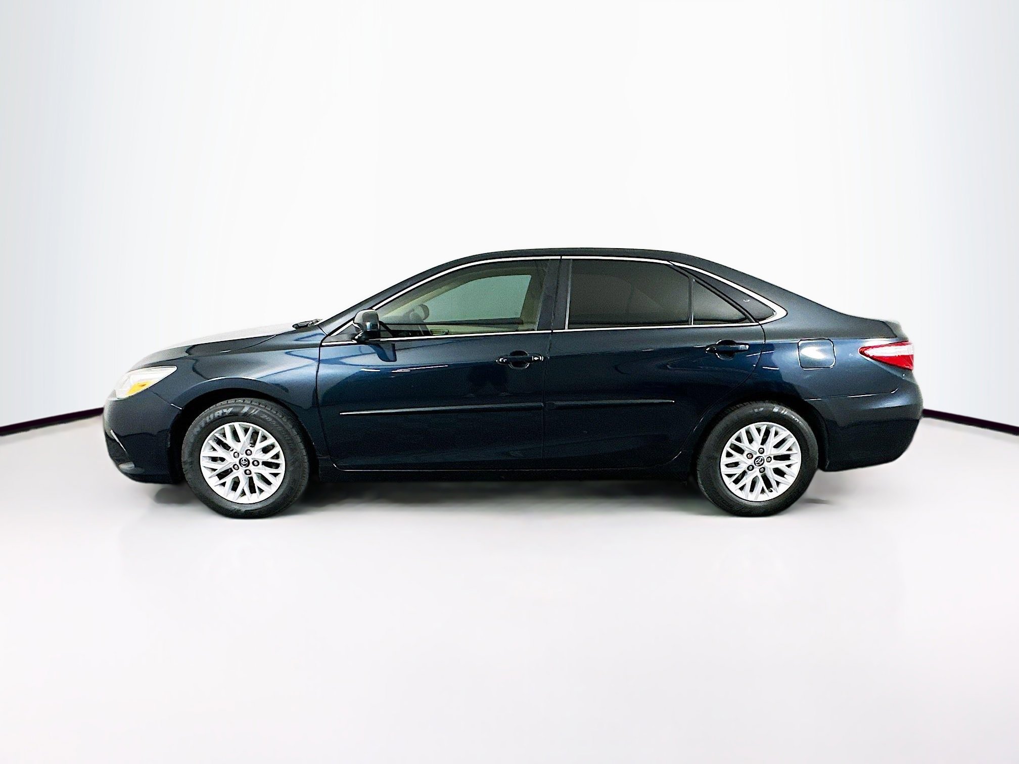 Used 2017 Toyota Camry LE w/ Protection Package (Q2) FWD image 4