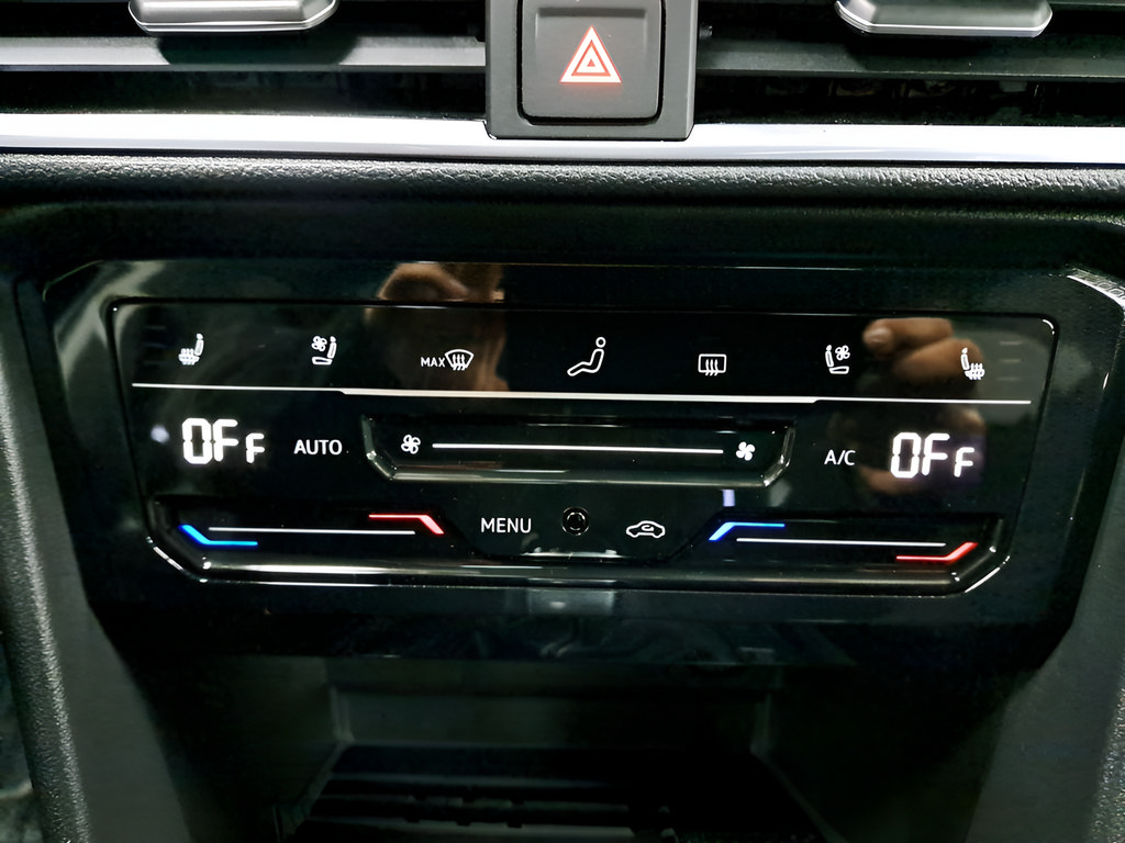 New 2025 Volkswagen Taos SEL AWD/4WD image 23
