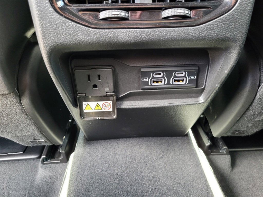 Used 2025 Jeep Grand Cherokee Laredo X w/ Luxury Tech Group I image 17