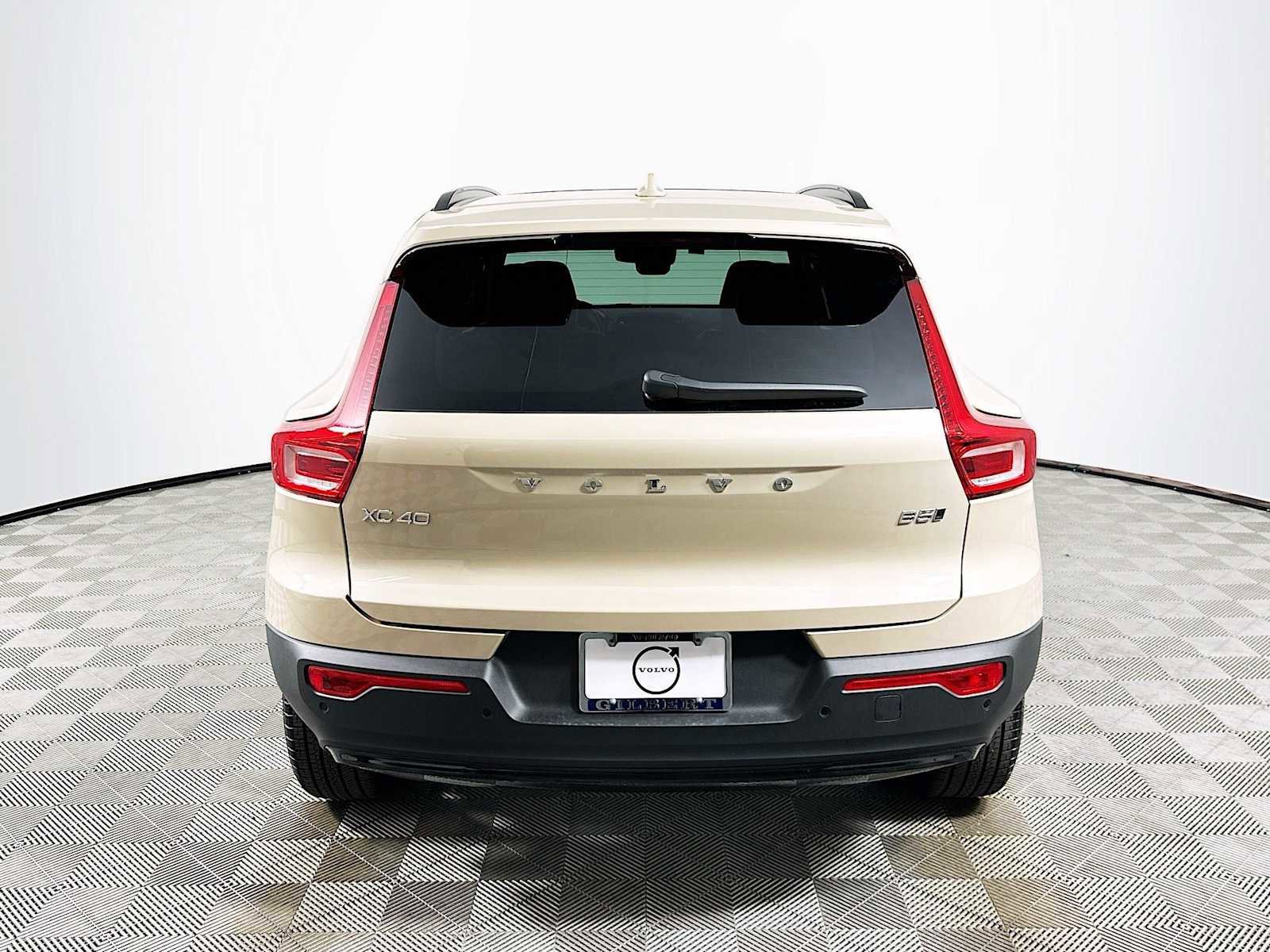 Used 2025 Volvo XC40 B5 Plus w/ Climate Package image 6
