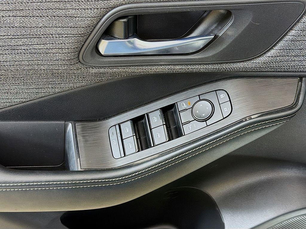 Used 2023 Nissan Rogue SV image 26