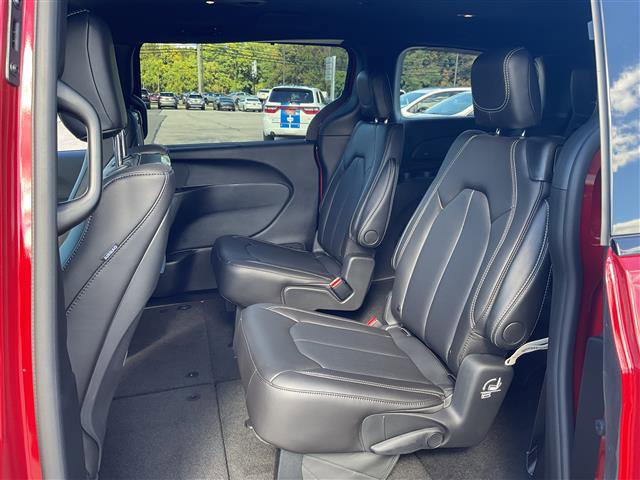 New 2026 Chrysler Pacifica Select image 9
