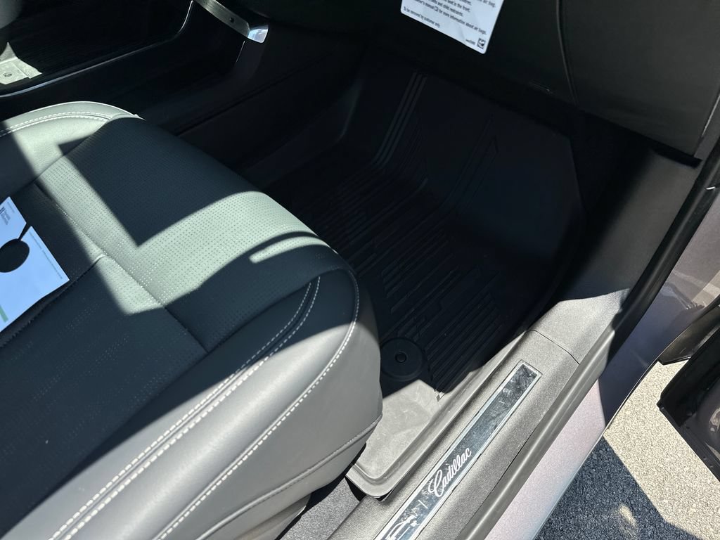 Certified 2025 Cadillac Lyriq Luxury w/ LPO, Floor Liner Package AWD/4WD image 41