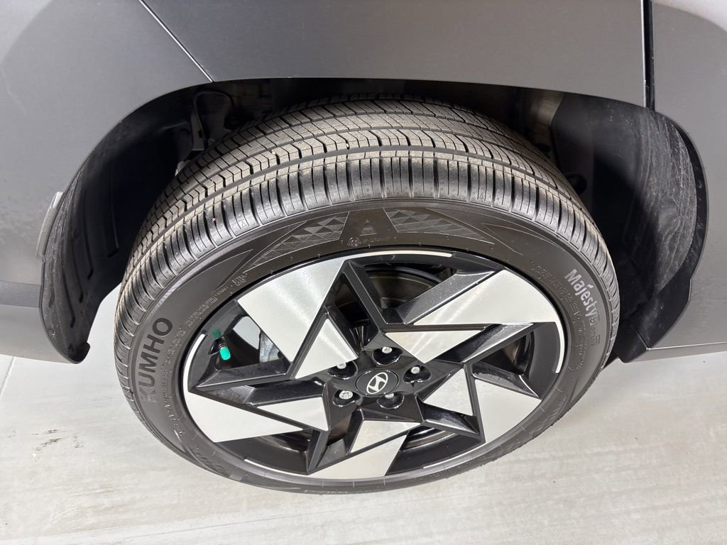 Used 2025 Hyundai Kona Limited image 8