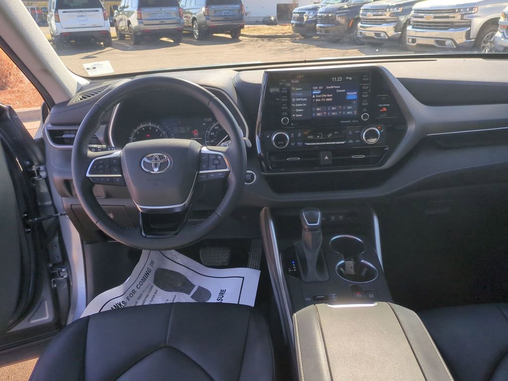 Used 2021 Toyota Highlander XLE image 26