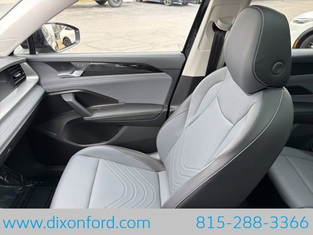 New 2025 Volkswagen Tiguan SE image 20