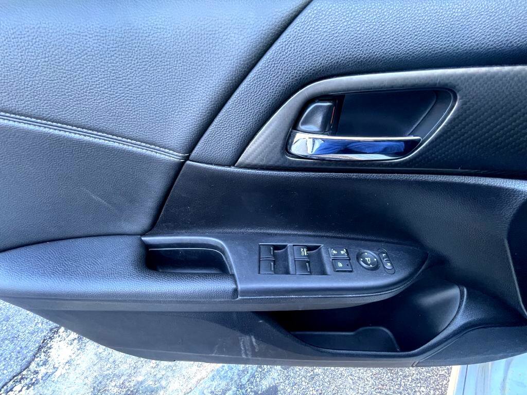 Used 2016 Honda Accord Sport image 9