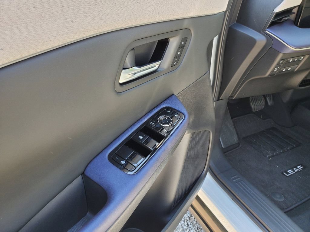 New 2026 Nissan Leaf Platinum+ w/ Cargo Package (Platinum+) FWD image 15