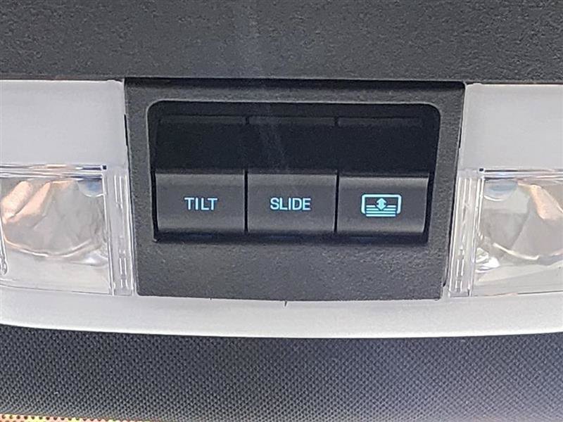 Used 2018 Ford Explorer XLT w/ Equipment Group 202A AWD/4WD image 20