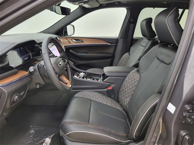 New 2025 Jeep Grand Cherokee Summit image 15