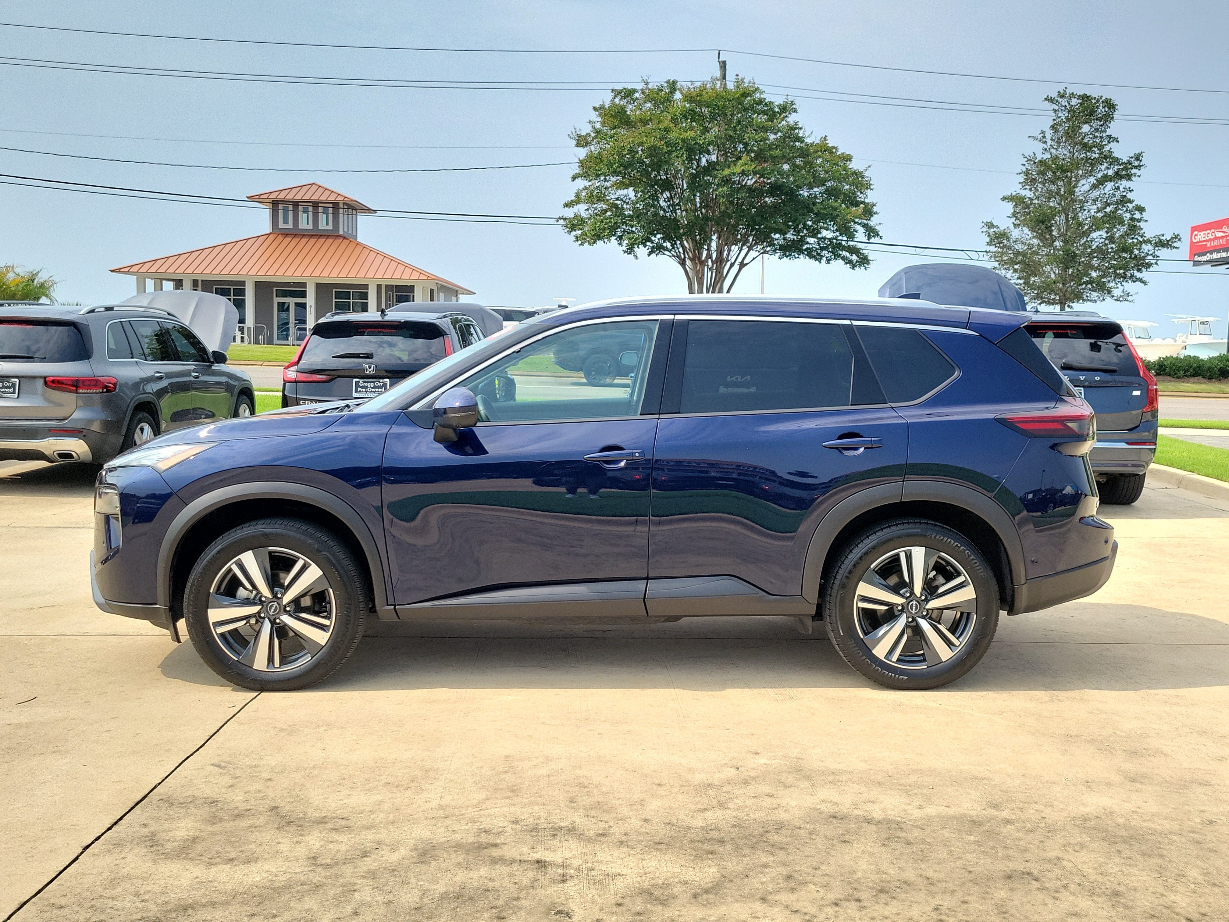 Used 2026 Nissan Rogue SL FWD image 2