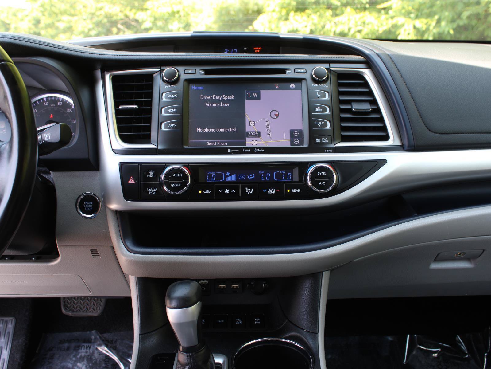 Used 2019 Toyota Highlander XLE AWD/4WD image 13