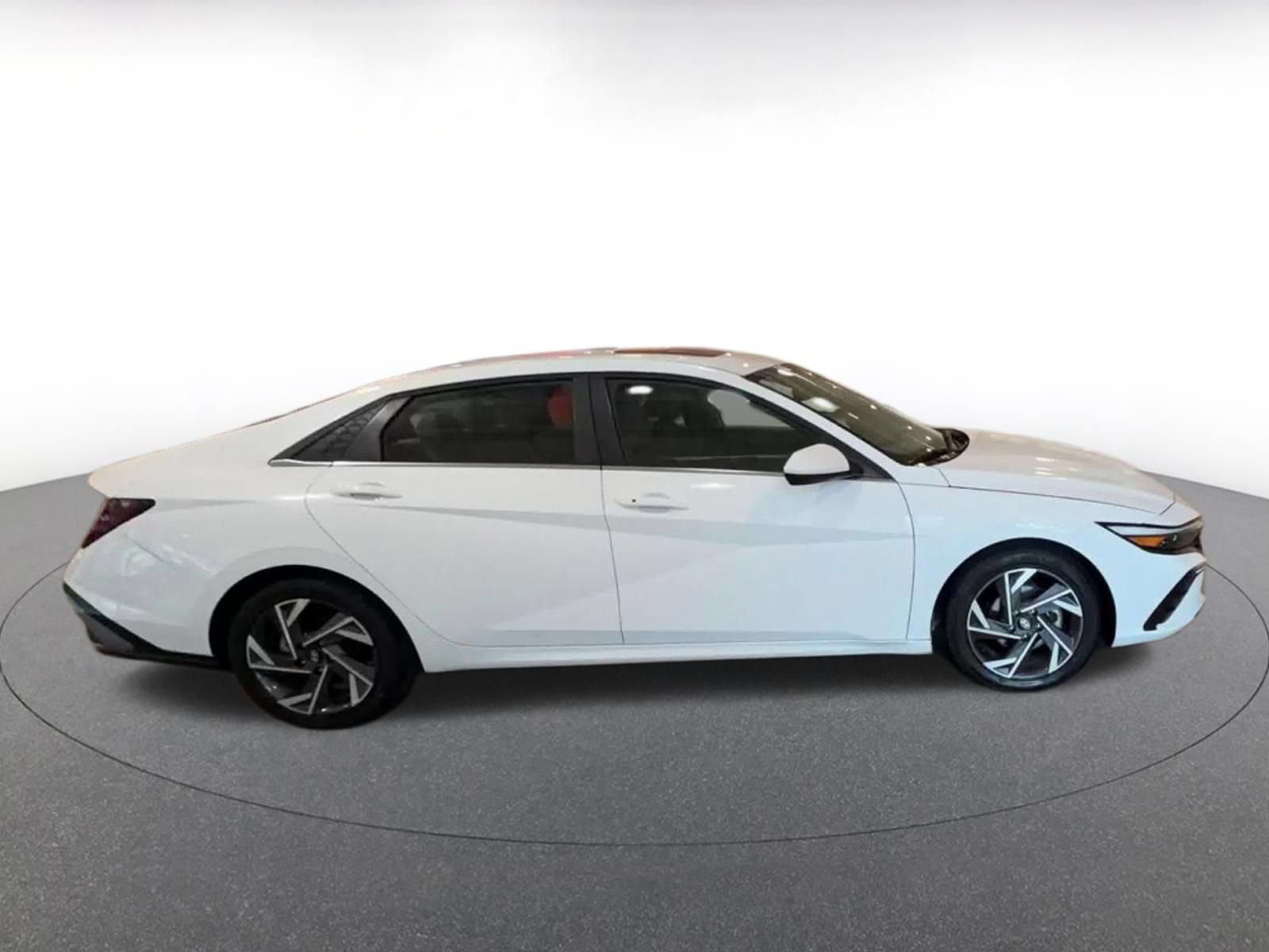 Used 2025 Hyundai Elantra SEL FWD image 14