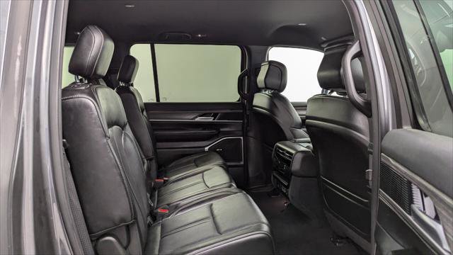 Used 2024 Jeep Wagoneer L Series II w/ Flexible Seating Group RWD image 21