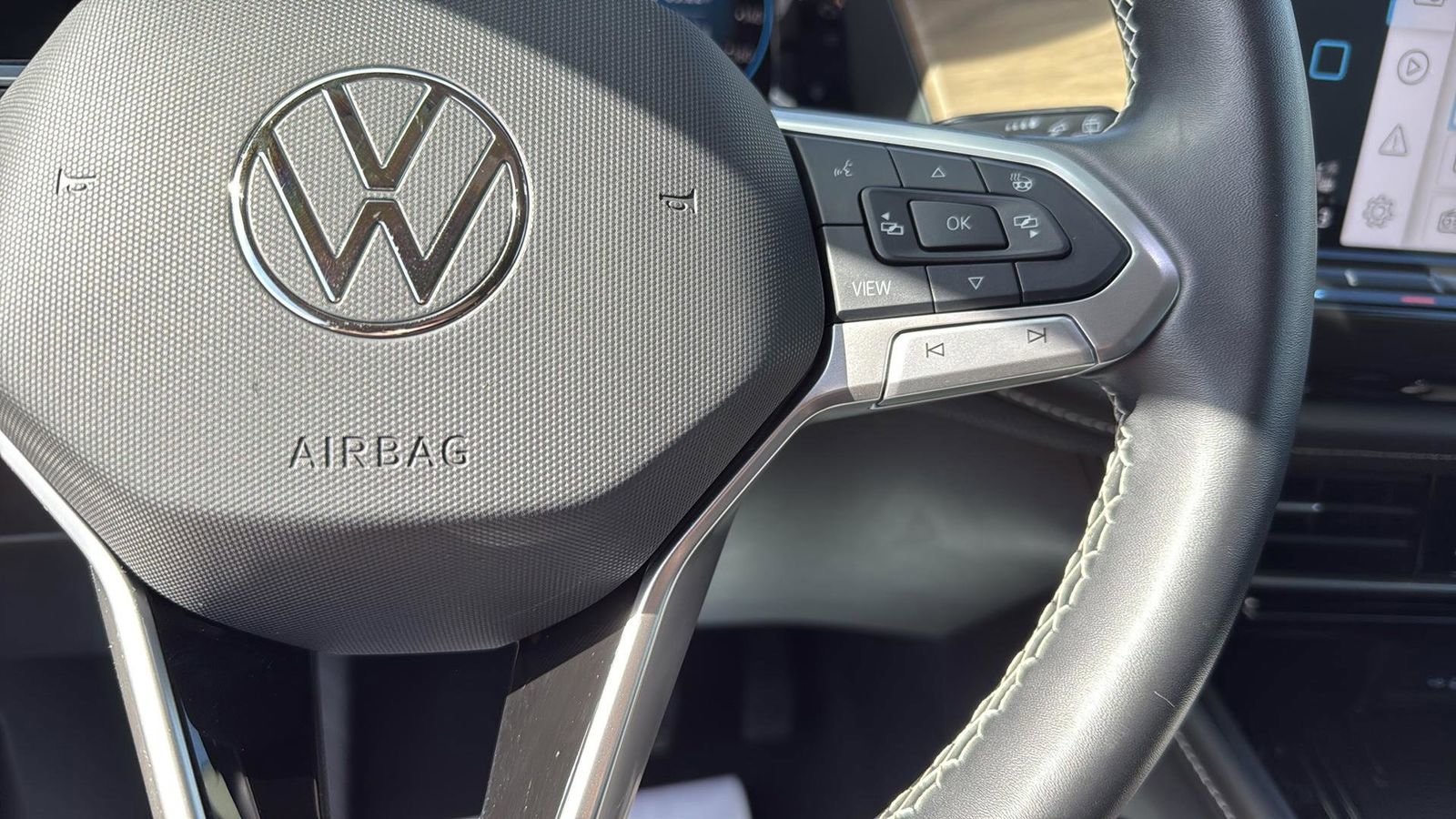 Used 2025 Volkswagen Atlas SE image 16