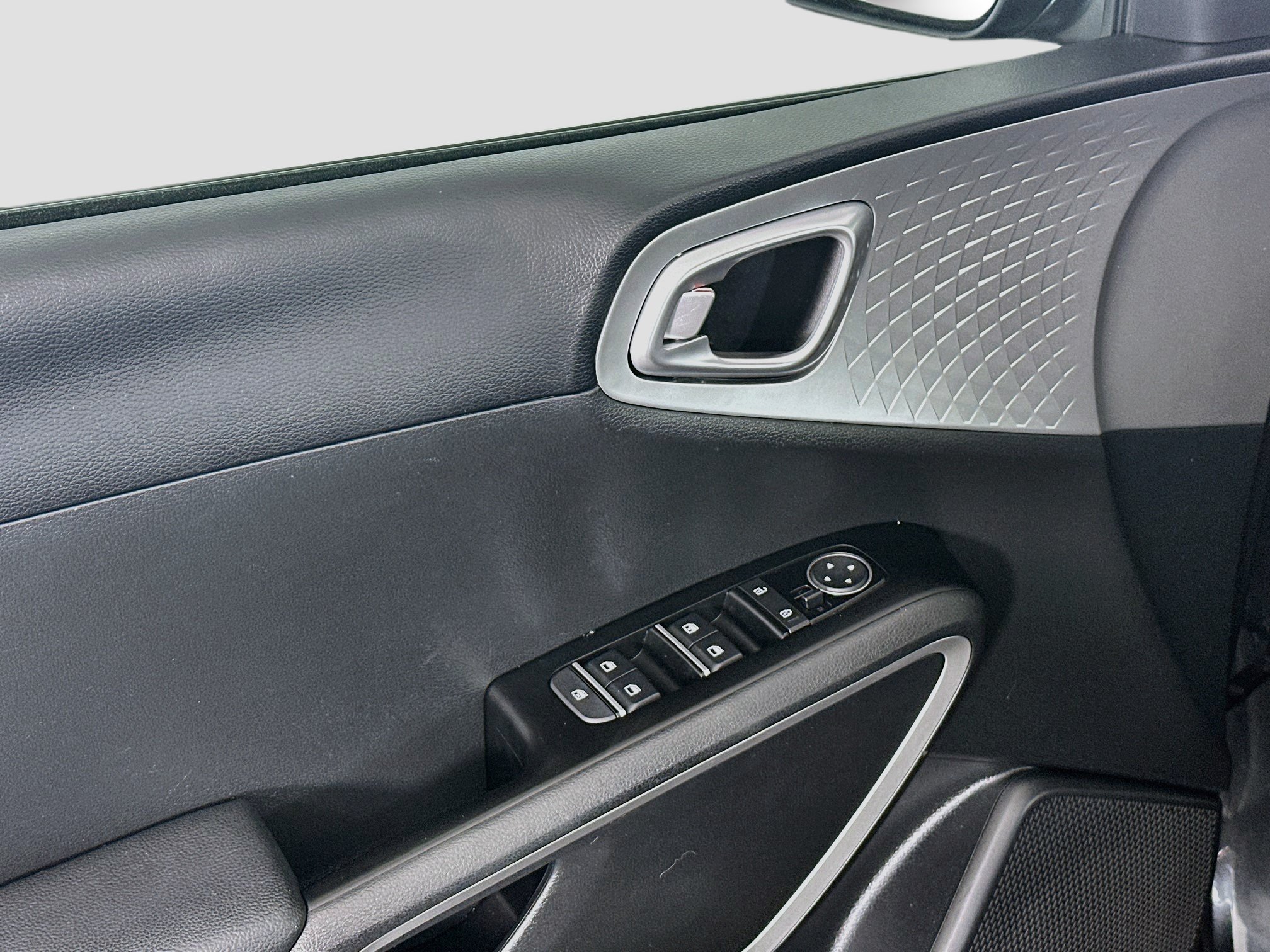 Used 2025 Kia Soul LX w/ LX Technology Package FWD image 15