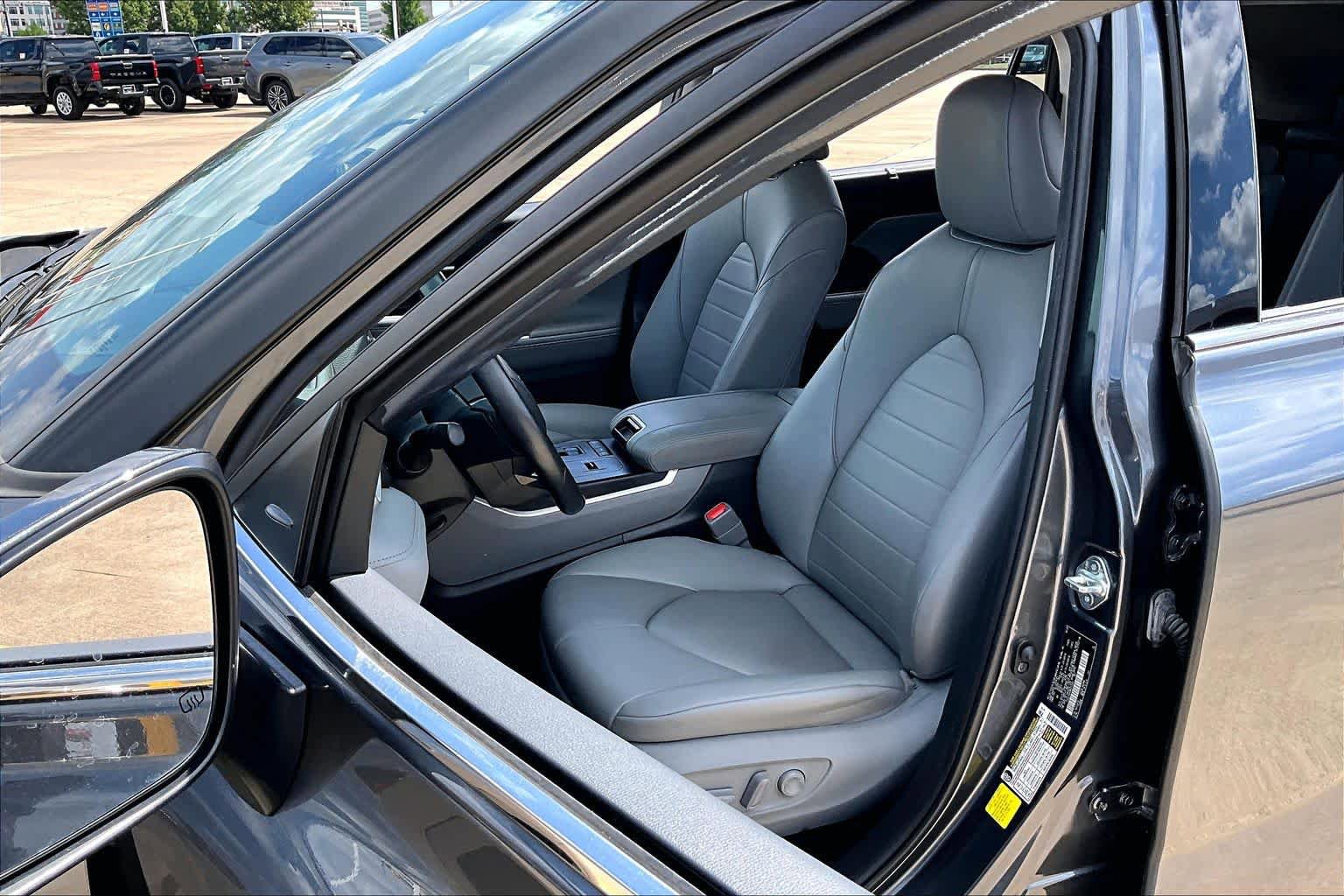 Used 2021 Toyota Highlander XLE FWD image 8
