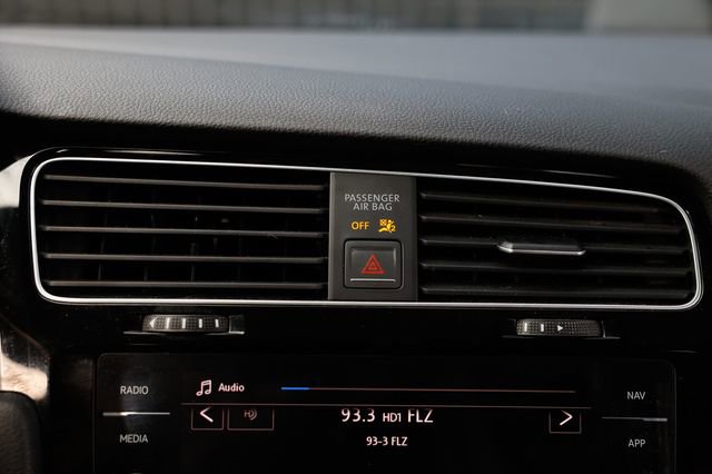 Used 2018 Volkswagen Golf R image 38