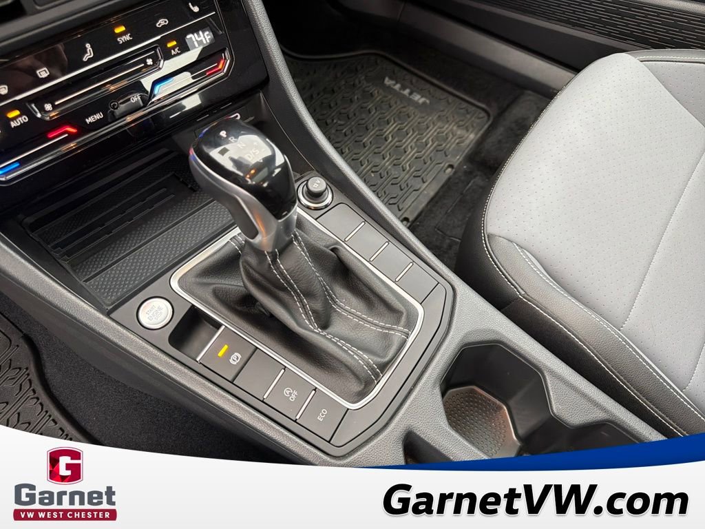 Used 2025 Volkswagen Jetta SE w/ Sunroof Package image 23