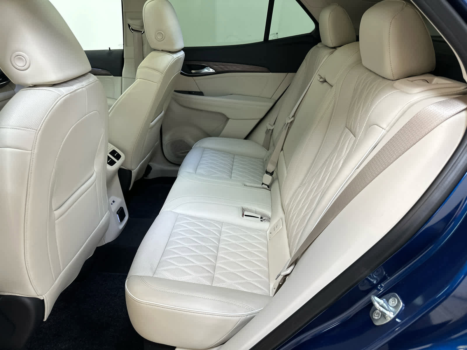 Used 2023 Buick Envision Avenir AWD/4WD image 19