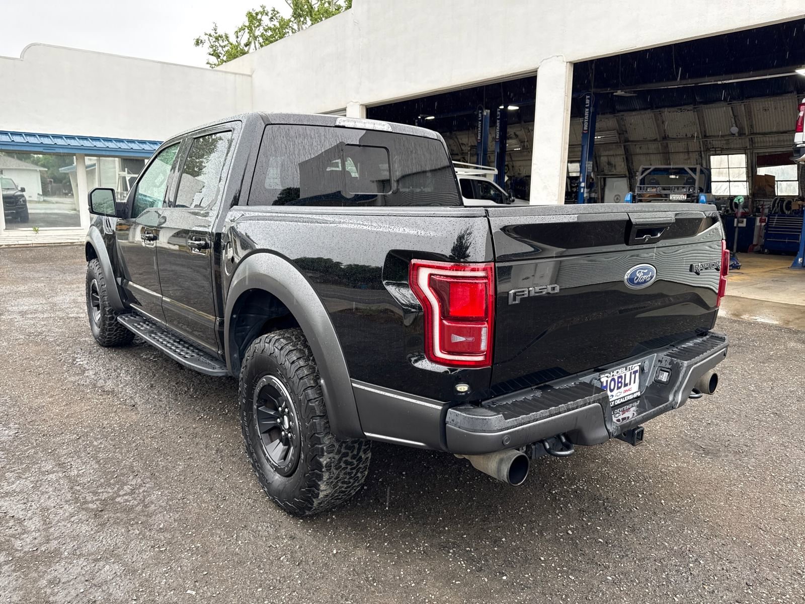 Used 2017 Ford F150 Raptor w/ Equipment Group 802A Luxury AWD/4WD image 3