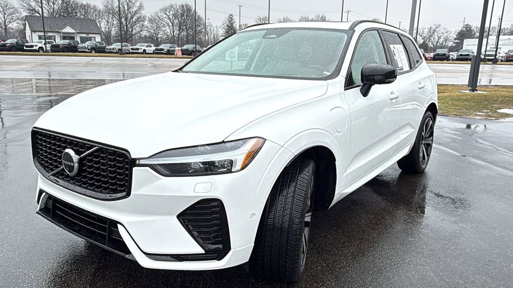 Certified 2024 Volvo XC60 T8 Ultimate w/ Climate Package image 6