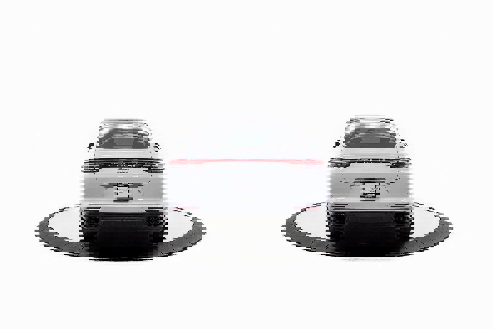 Used 2023 Porsche Panamera Platinum Edition image 6