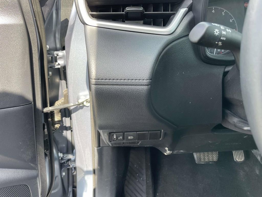 Used 2024 Toyota Corolla Cross LE image 31