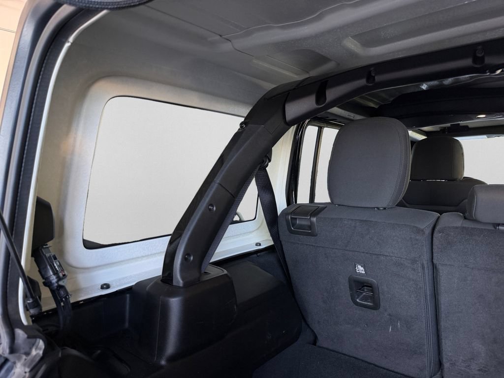 Used 2024 Jeep Wrangler Unlimited Rubicon 4xe AWD/4WD image 28