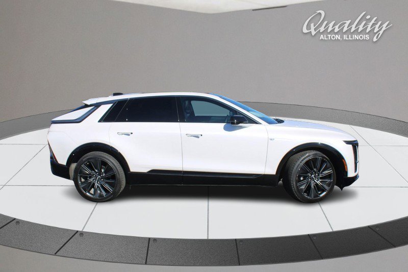 Used 2024 Cadillac Lyriq Sport image 2