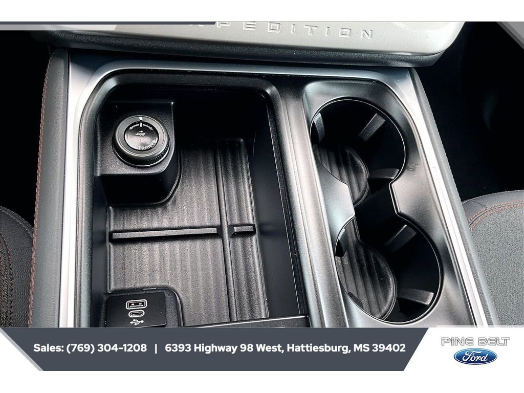 Used 2025 Ford Expedition Active RWD image 24