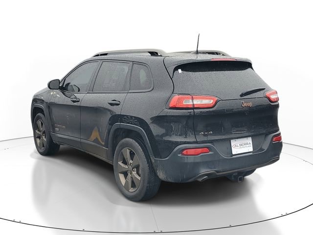 Used 2017 Jeep Cherokee Latitude w/ Cold Weather Group AWD/4WD image 3