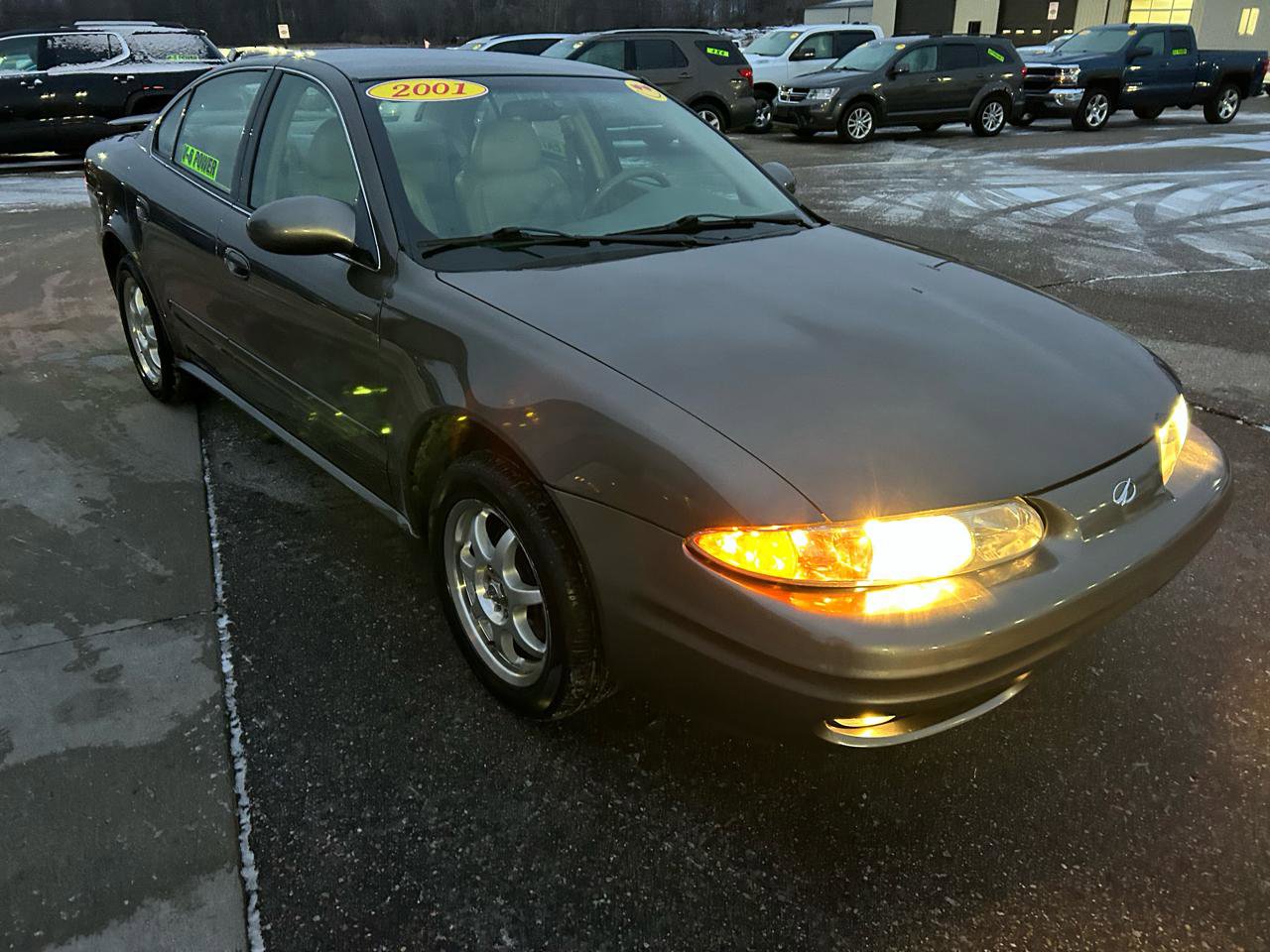 Used 2001 Oldsmobile Alero GLS image 3