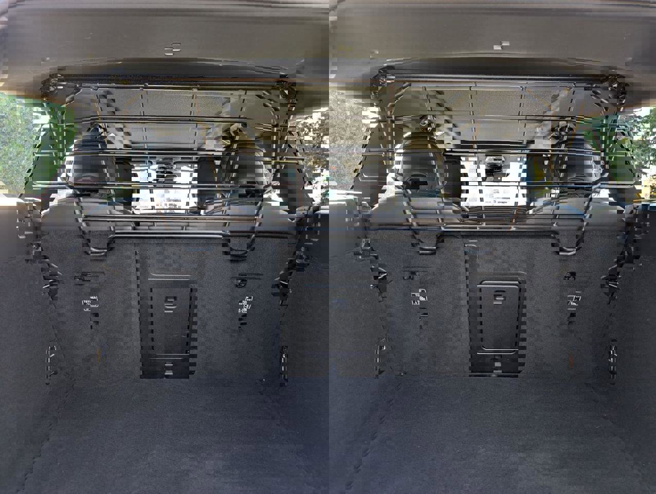 Used 2019 Volvo V90 T6 R-Design image 16