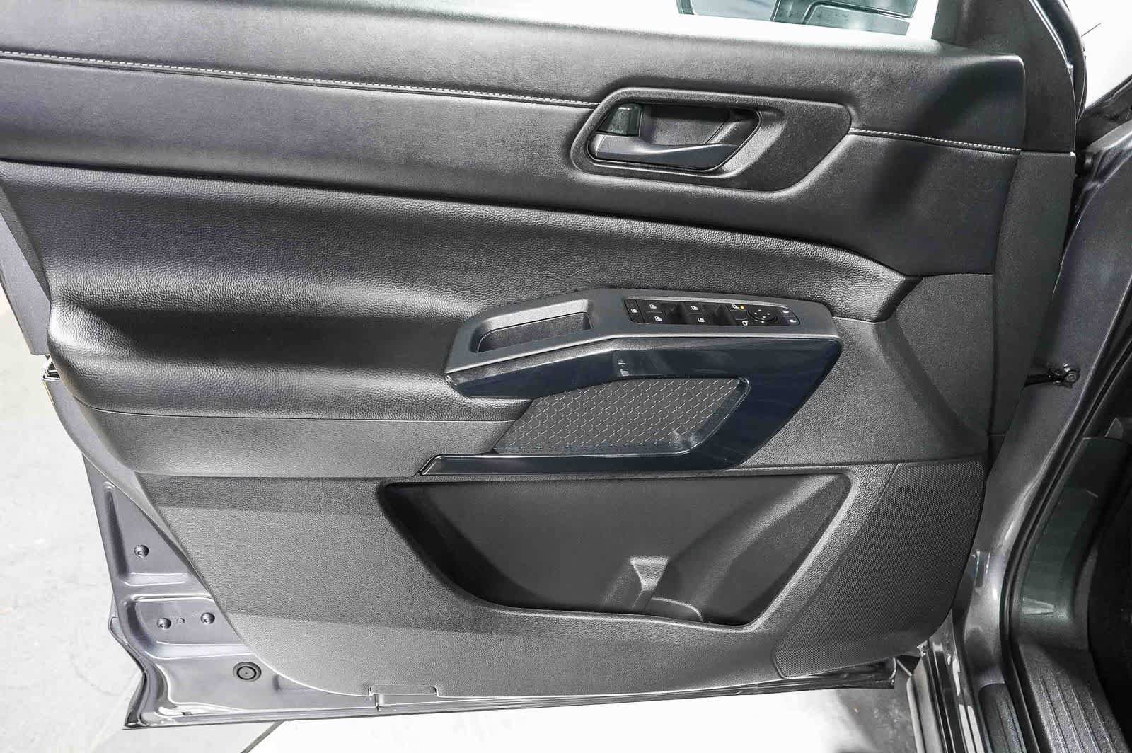 Used 2024 Nissan Pathfinder S FWD image 21