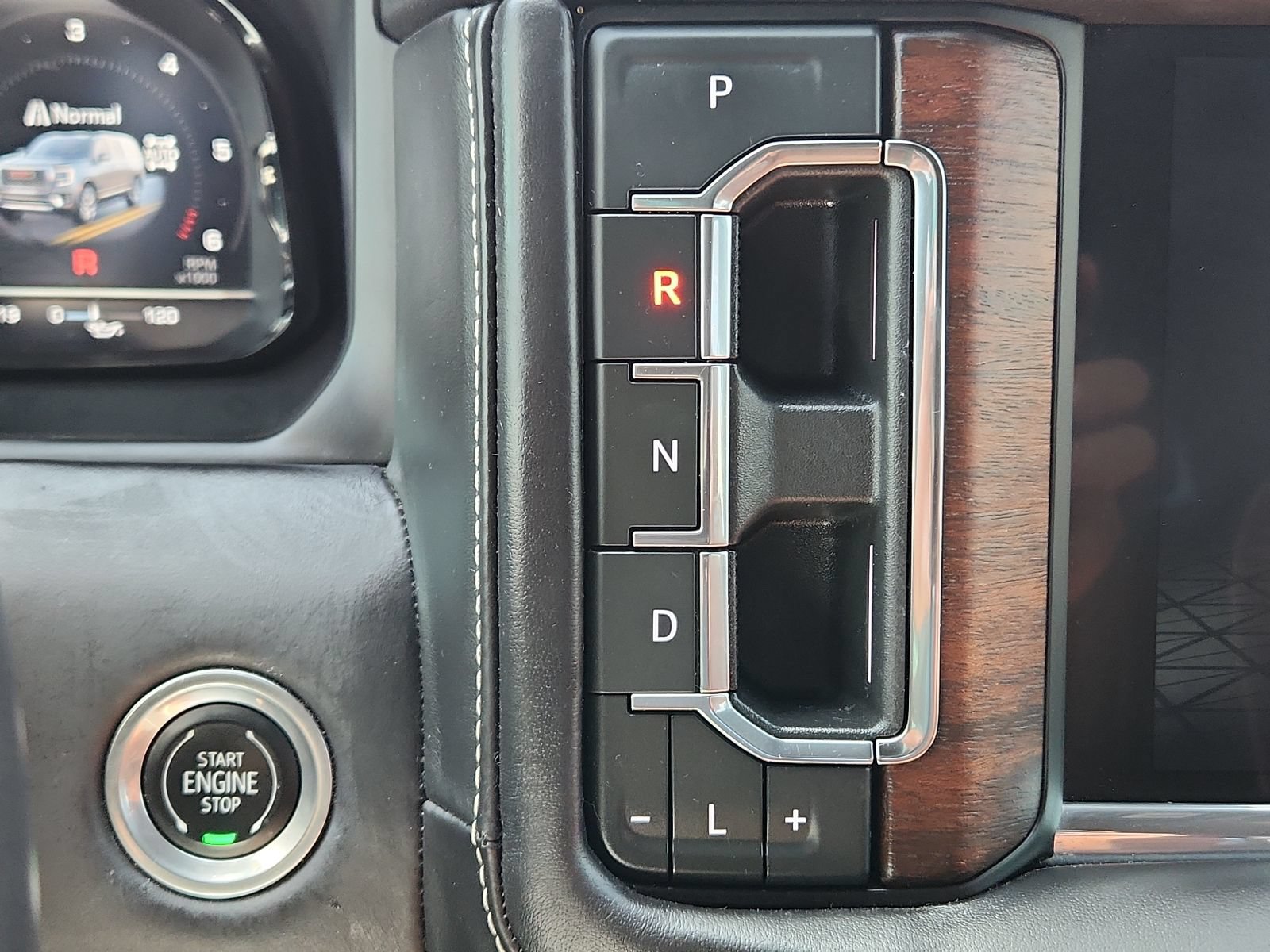 Used 2023 GMC Yukon Denali Ultimate AWD/4WD image 14