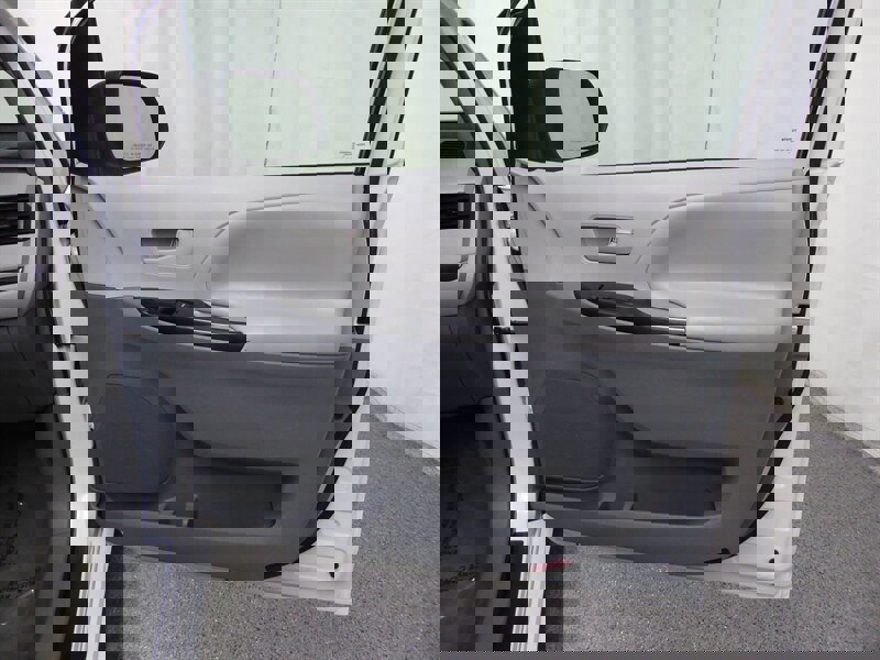 Used 2014 Toyota Sienna L image 20