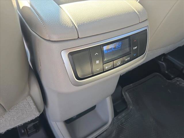 Used 2019 Toyota Highlander Limited FWD image 18