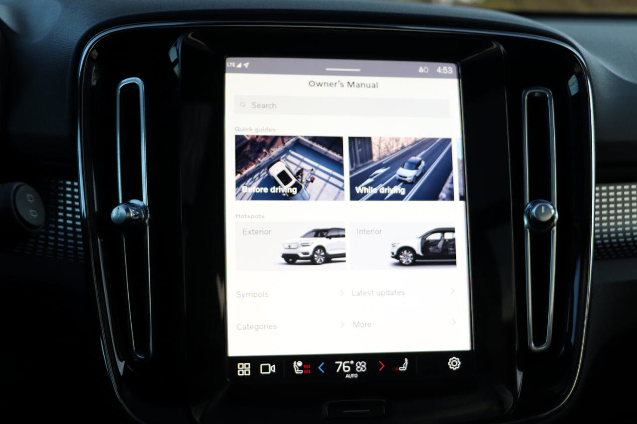 Used 2022 Volvo XC40 P8 Recharge Plus image 31