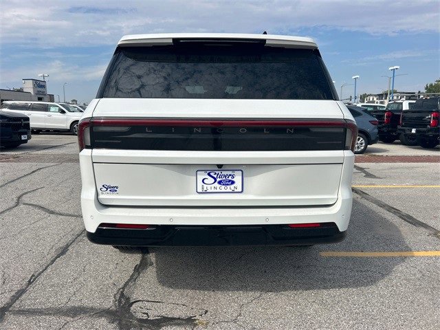 New 2025 Lincoln Navigator L Reserve w/ Jet Appearance Package image 6