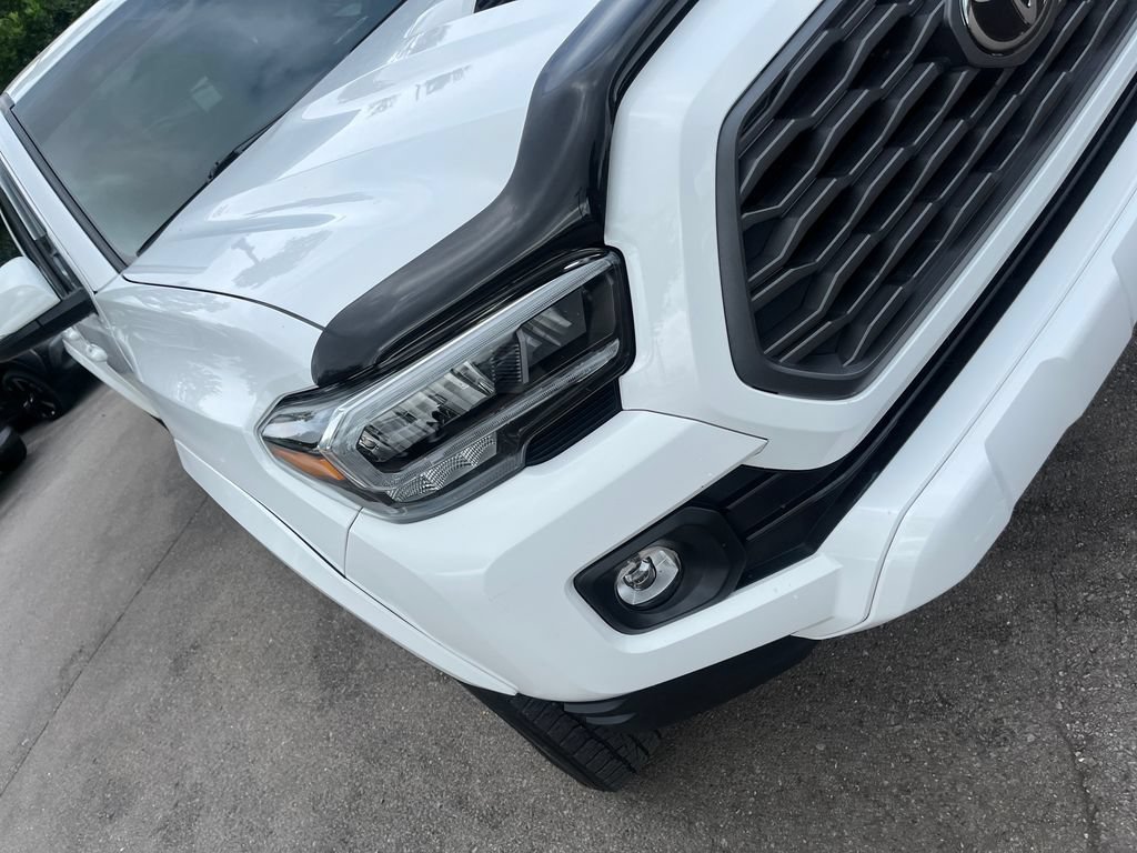 Used 2020 Toyota Tacoma TRD Sport w/ TRD Premium Sport Package AWD/4WD image 39