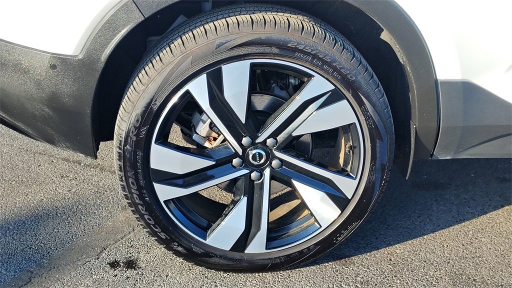 Certified 2025 Volvo XC40 B5 Plus image 30