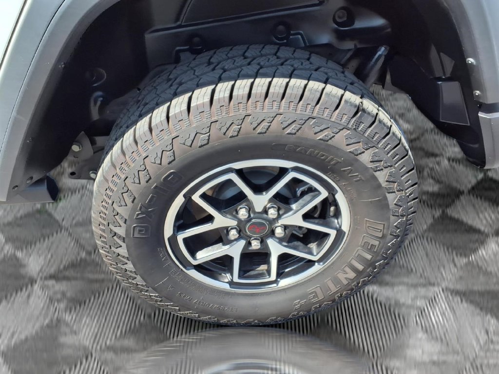 Used 2025 Jeep Wrangler Unlimited Rubicon AWD/4WD image 25