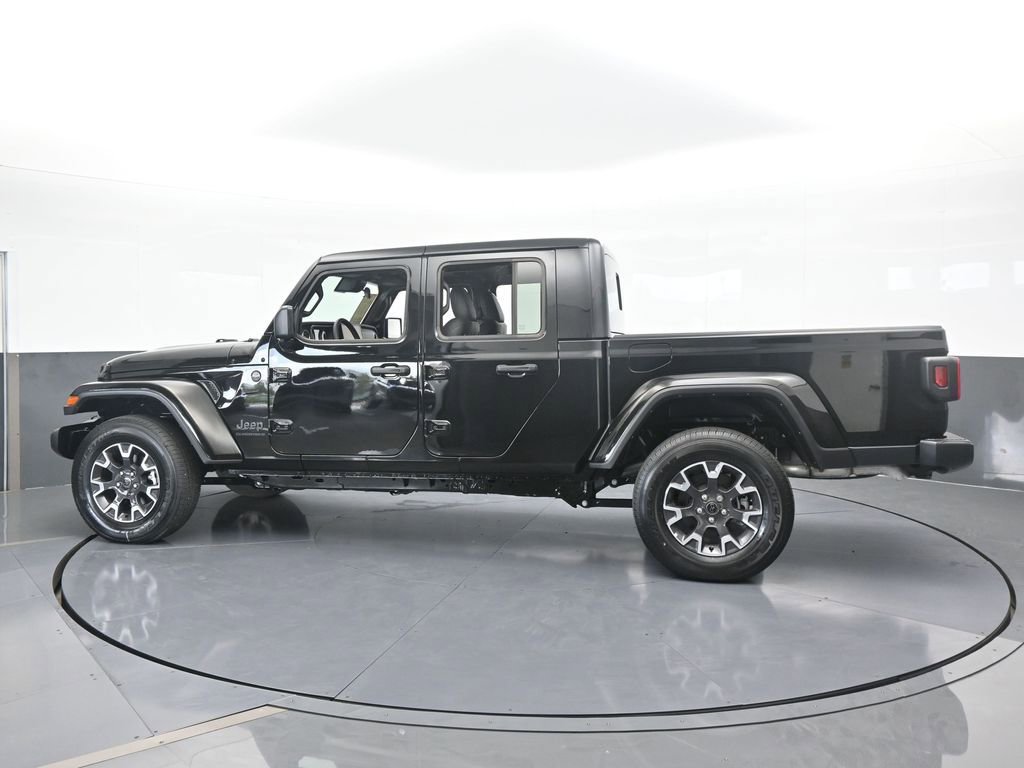 Used 2024 Jeep Gladiator Sport w/ Premium Package image 3